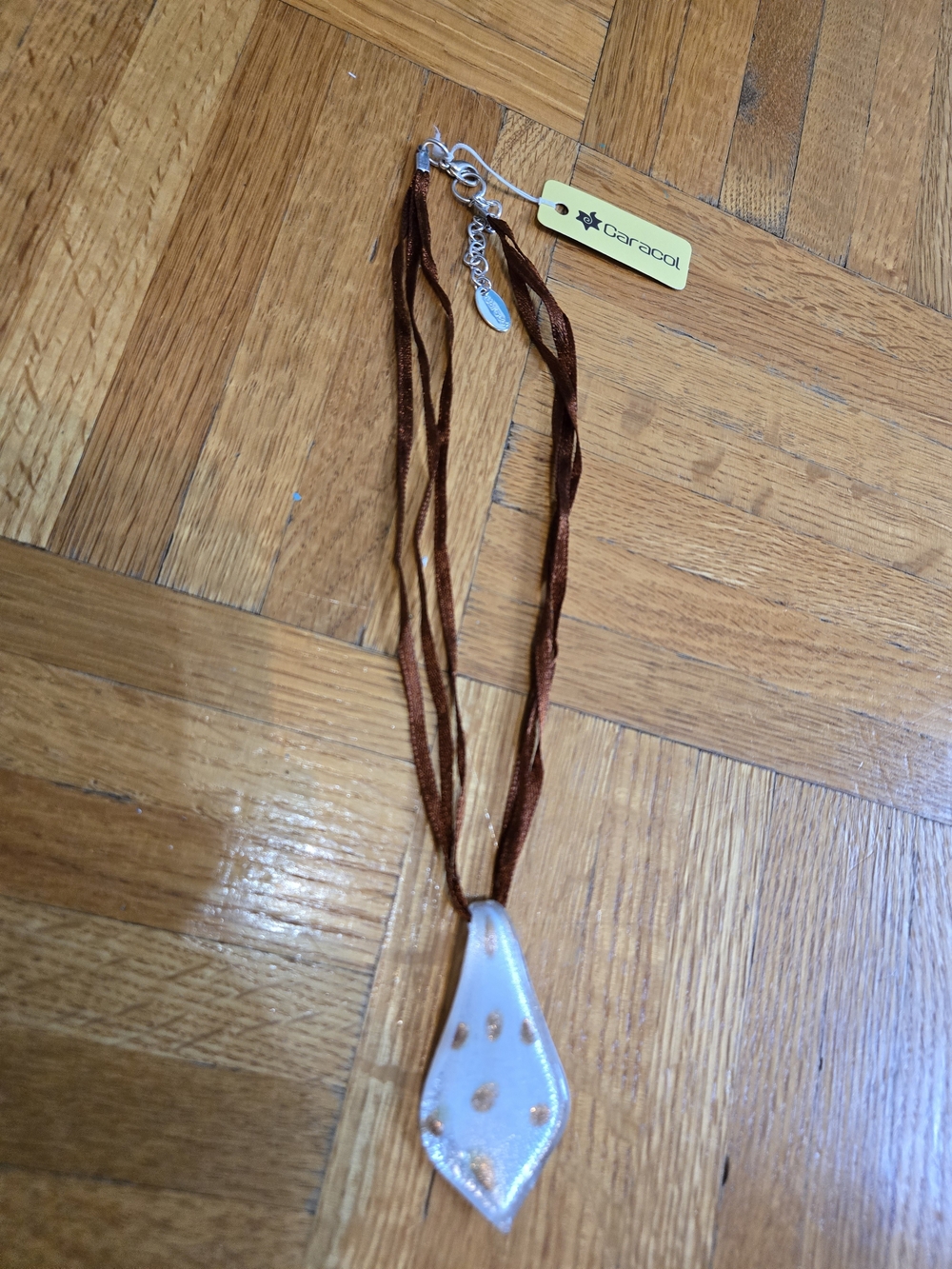 Caracol White Ceramic Diamond Pendant Necklace — NWT 🤍